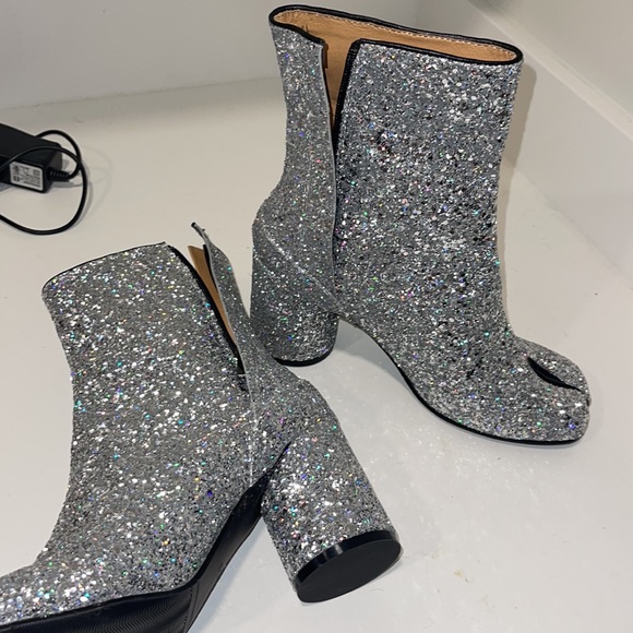 Brand new shiny split toe booties 7 - Picture 7 of 7